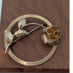 Vintage Signed Van Lou 12K Gold Filled Rose Circle Gold Tone Brooch